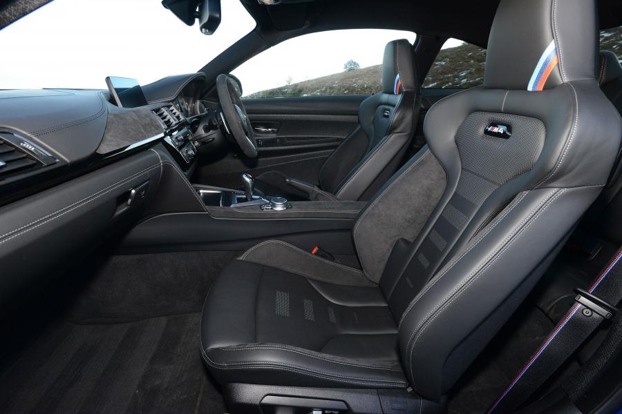 Интерьер BMW M4 CS (F82) 2018 года  (UK) (фото 11 из 19)